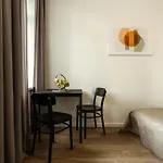 Air Apartment 106